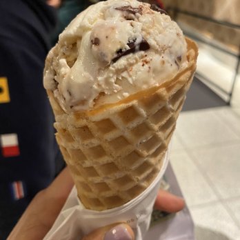 Salt & Straw - Almond butter , very good - Ice Cream & Frozen Yogurt Near Me - Pasadena, California