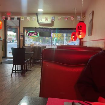 Snow Man Ramen - Lighting of the room - Ramen Near Me - Chico, California Snow Man Ramen - Lighting of the room - Ramen Near Me - Chico, California