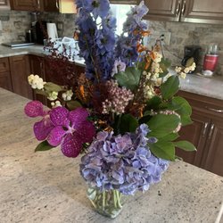 Colony Florist & Gifts - 18 day old arrangement! Still gorgeous.