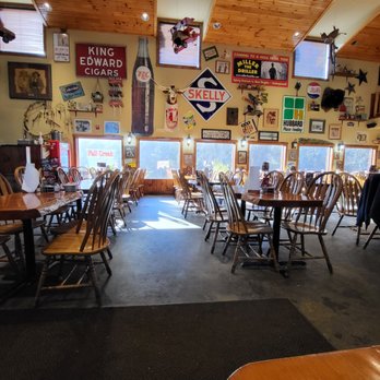 Fall Creek Steak and Catfish House - Dining area - Steakhouses Near Me - Branson, Missouri