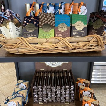 Putnam & Vine Wine and Spirits - display of various wines and chocolates - Beer, Wine & Spirits Near Me - Greenwich, Connecticut Putnam & Vine Wine and Spirits - display of various wines and chocolates - Beer, Wine & Spirits Near Me - Greenwich, Connecticut