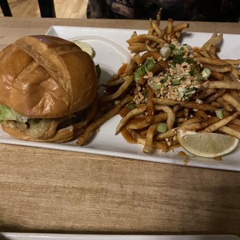 Crowbar & Grill - Kingbird burger (PB & bananas) w/ side of Pad Thai fries - Burgers Near Me - Laramie, Wyoming