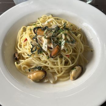 Rustic, Francis's Favorites - Muscle linguine - Italian Near Me - Geyserville, California Rustic, Francis's Favorites - Muscle linguine - Italian Near Me - Geyserville, California