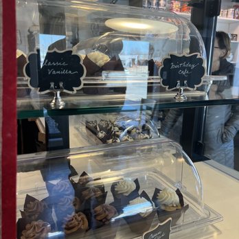 Hilliard Station Baking - Display - Bakeries Near Me - Hilliard, Ohio