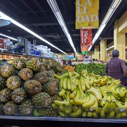 Sabor Tropical Supermarket Cafeteria - Pineapple bananas