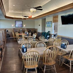 Harris Pizza #5 - Dining area