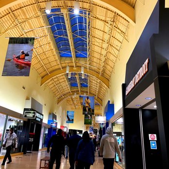 Great Lakes Crossing Outlets - Shopping Centers Near Me - Auburn Hills, Michigan