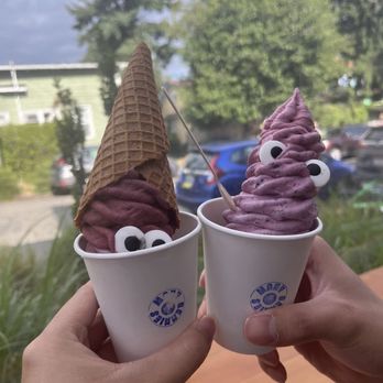 Many Bennies - Blackberry and raspberry with sweet cream - Ice Cream & Frozen Yogurt Near Me - Seattle, Washington
