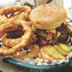 4U Cafe - Oklahoma best kept secret!
The 4U Café offers a full-service menu complete with the hearty nourishment you need after time on the range.
