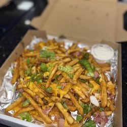Mombo's Pizza - LOADED FRIES