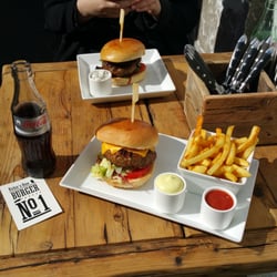 Richie'n Rose - Cheeseburger + Pommes
