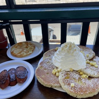 Eggs 'n Things - pineapple pancakes - too much whipped cream and tiny pineapple no good - Breakfast & Brunch Near Me - Honolulu, Hawaii Eggs 'n Things - pineapple pancakes - too much whipped cream and tiny pineapple no good - Breakfast & Brunch Near Me - Honolulu, Hawaii