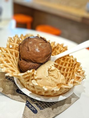 Jeni's Splendid Ice Creams by null
