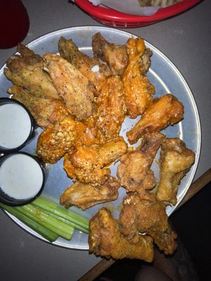 Pluckers Wing Bar by null