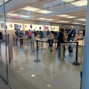 Apple Roosevelt Field - Computers Near Me - Garden City, New York