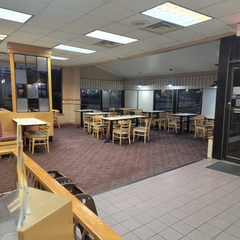 Wendy's - Inside - Fast Food Near Me - Jericho, New York