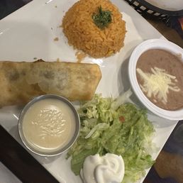 Lunch Chiminichanga with birria meat - just enough for lunch Lunch Chiminichanga with birria meat - just enough for lunch
