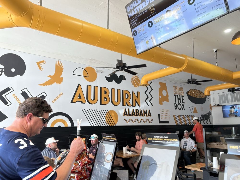 Food from Roni's Mac Bar