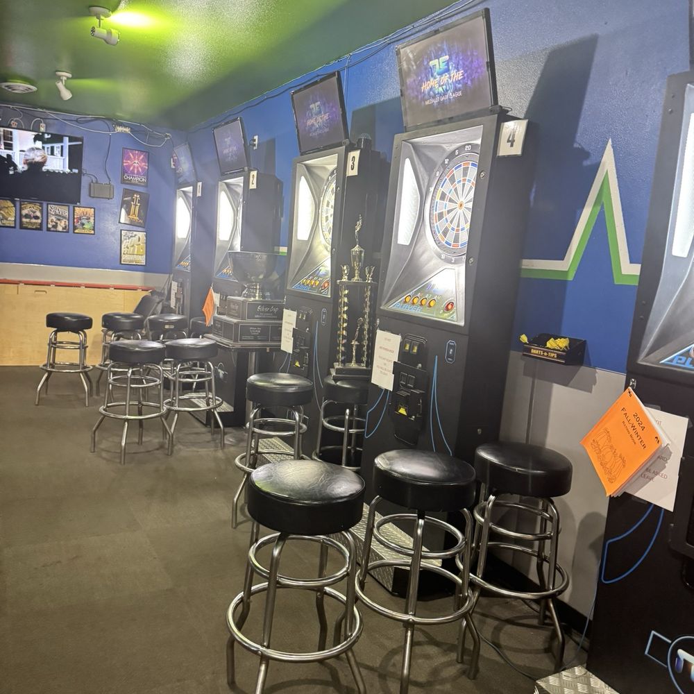 Pied Piper Tavern - Dartboard action! - Dive Bars Near Me - Kent, Washington Pied Piper Tavern - Dartboard action! - Dive Bars Near Me - Kent, Washington