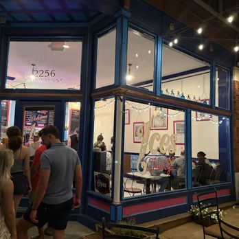 Ices Plain & Fancy - Waiting outside on a busy summer night - Ice Cream & Frozen Yogurt Near Me - Saint Louis, Missouri Ices Plain & Fancy - Waiting outside on a busy summer night - Ice Cream & Frozen Yogurt Near Me - Saint Louis, Missouri