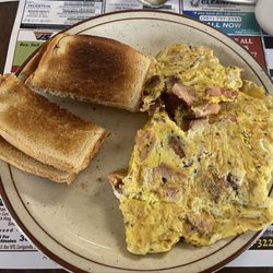Hobo's Family Restaurant - Ham & cheese omelette