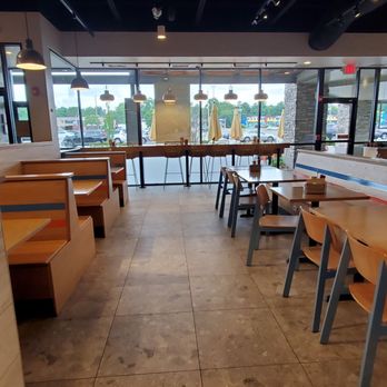Smashburger - Interior seating area - Burgers Near Me - Parsippany, New Jersey