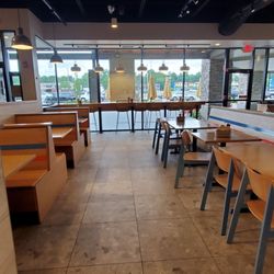Smashburger - Interior seating area