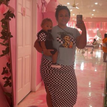 La Tazita - Selfie mirror in the pink cafe - Desserts Near Me - Pasadena, Texas La Tazita - Selfie mirror in the pink cafe - Desserts Near Me - Pasadena, Texas