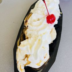 Mrs. Moo’s Corner - Peanut butter delight sundae