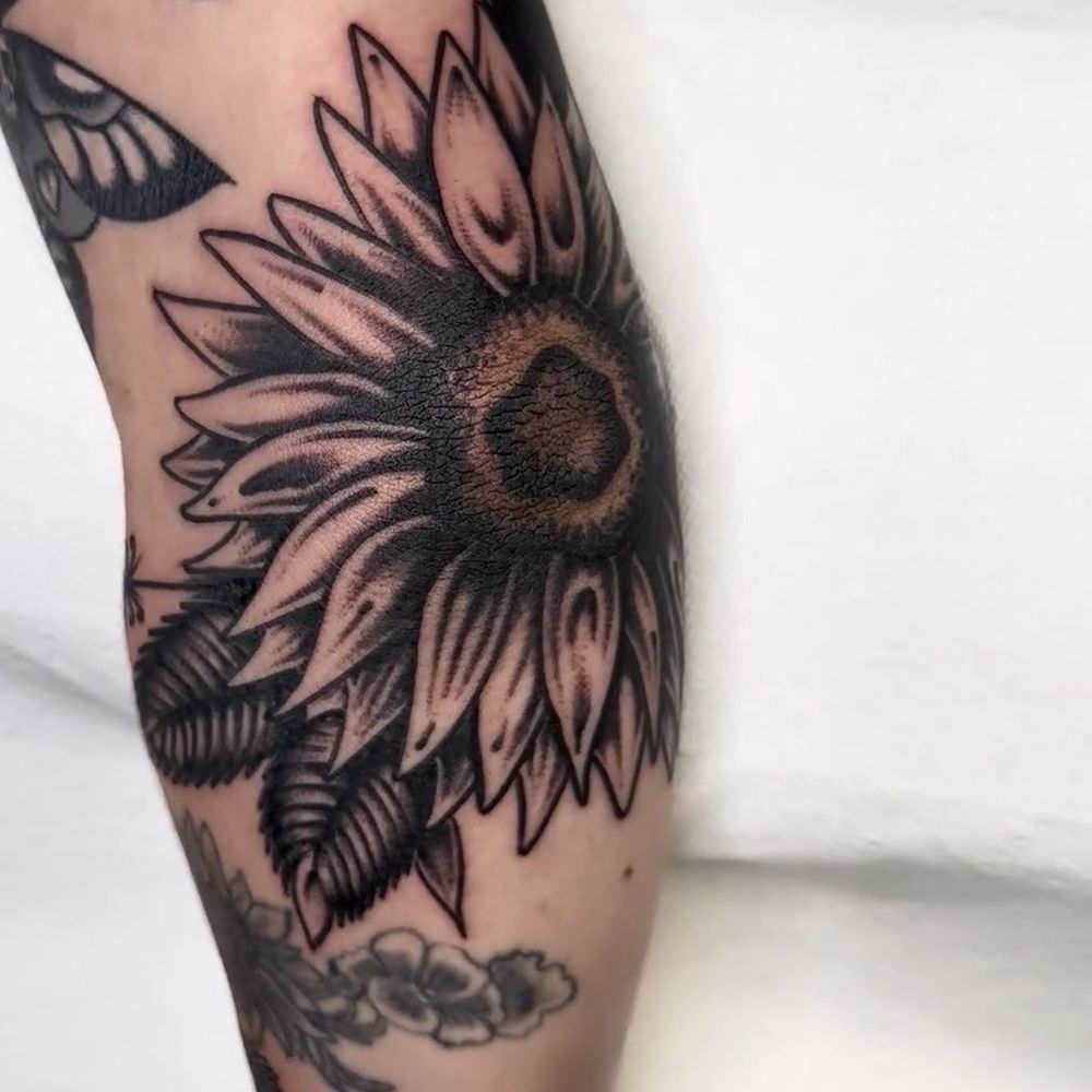 Iron Will Tattoo - sunflower - Tattoo Near Me - Helotes, Texas Iron Will Tattoo - sunflower - Tattoo Near Me - Helotes, Texas