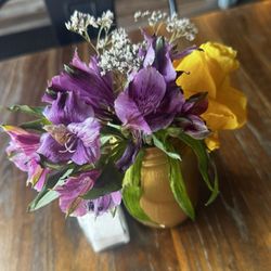 The Coffee Pot - I love the fresh flowers on each table!