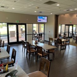 19th Hole Cafe & Lounge - Seating area