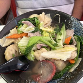 Golden Eagle Chinese Restaurant - Wu one ton mein - Seafood Near Me - Honolulu, Hawaii Golden Eagle Chinese Restaurant - Wu one ton mein - Seafood Near Me - Honolulu, Hawaii