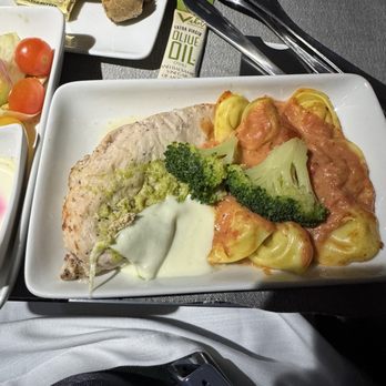 American Airlines - Chicken entrée, not bad - Airlines Near Me - Charlotte, North Carolina American Airlines - Chicken entrée, not bad - Airlines Near Me - Charlotte, North Carolina