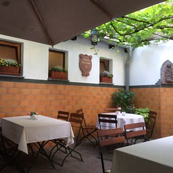 Geberts Weinstuben - Outdoor dining garden - Wine Bars Near Me - Mainz, RP Geberts Weinstuben - Outdoor dining garden - Wine Bars Near Me - Mainz, RP