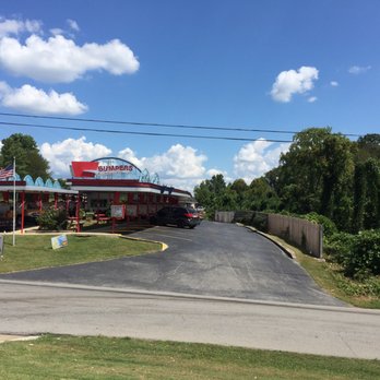 Bumpers Drive In - a fast food restaurant - Desserts Near Me - Smithville, Tennessee