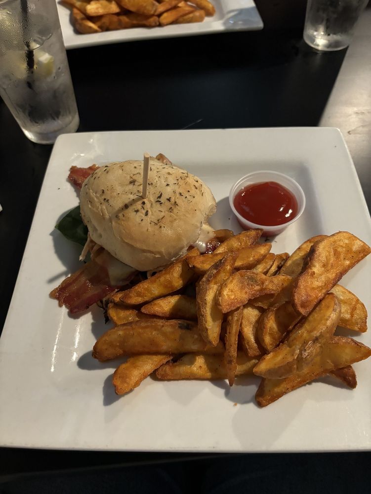 TAVERN 32 Updated September 2024 8896 N 32nd St, Richland, Michigan