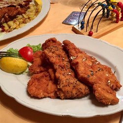 Gasthof zum Bayernbrunnen - Schnitzel-Potpourri in Sesam-, Brösel- und Kürbiskern-Kruste