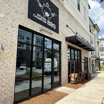 Owens & Hull - Front Entrance - Barbeque Near Me - Mableton, Georgia