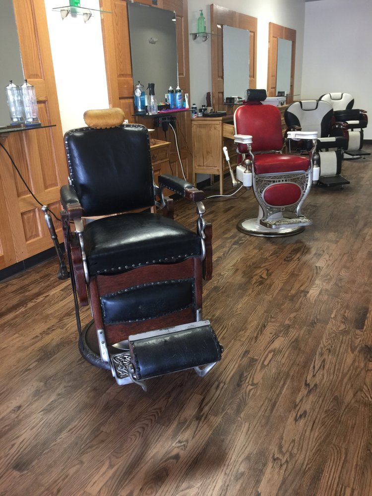 WINDSOR’S LUCKY 27 & SHAVE PARLOR 11 Photos 203 4th St