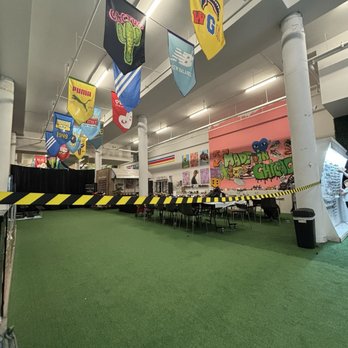 Sneakerhead University - Paint & Sip Near Me - Chicago, Illinois