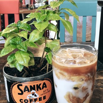 Endiro Coffee - Iced Latte with coconut milk - Breakfast & Brunch Near Me - Aurora, Illinois