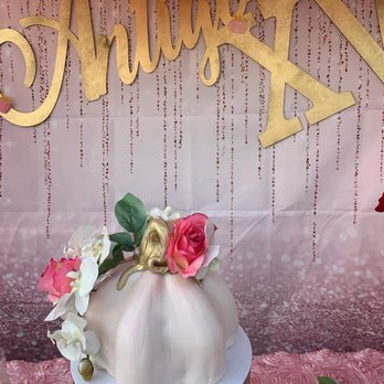 Sunshine's Cakes - Pumpkin cake - Custom Cakes Near Me Sunshine's Cakes - Pumpkin cake - Custom Cakes Near Me