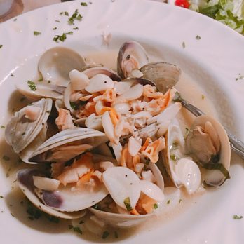 Woolley's Seafood House Restaurant - Clams with white wine (hot appetizer) - Seafood Near Me - Howell, New Jersey Woolley's Seafood House Restaurant - Clams with white wine (hot appetizer) - Seafood Near Me - Howell, New Jersey