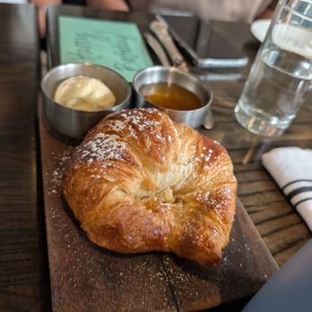 On Swann - Croissant - Bars Near Me - Tampa, Florida