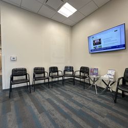 Mountain View Headache & Spine Institute - Waiting room before they opened. I was early.