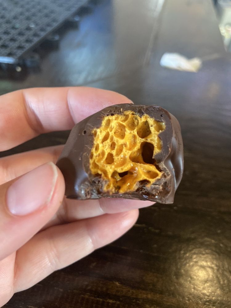 Niemann's Candies Logo