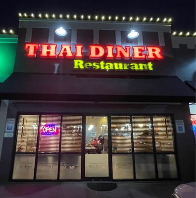Thai Diner by null