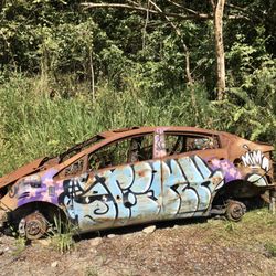 Charco Azul - Abandoned car on the access road