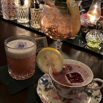 The Headless Widow - Cocktail Bars Near Me - New York, New York